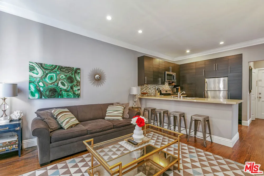 7223 Willoughby Avenue #212 Los Angeles, CA 90046