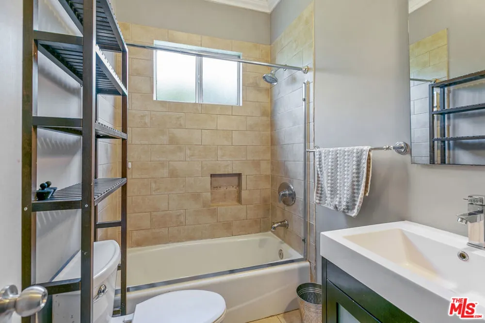 7223 Willoughby Avenue #212 Los Angeles, CA 90046