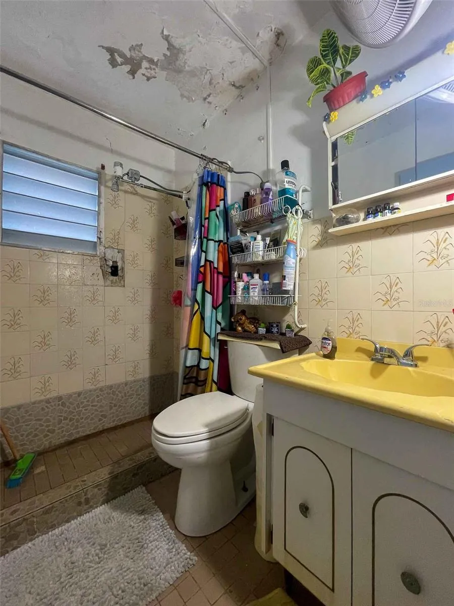 144 CALLE GRANATE Vieques, PR 00765