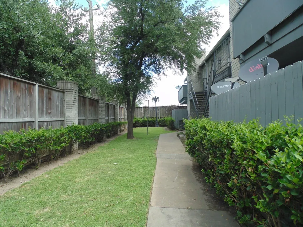 9797 Leawood Blvd #104 Houston, TX 77099