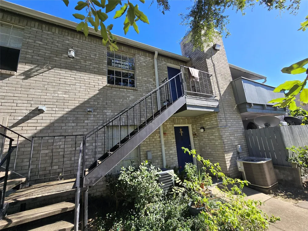 9797 Leawood Blvd #104 Houston, TX 77099