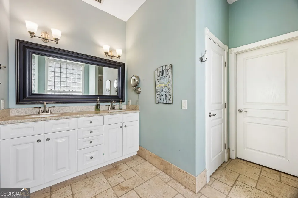 915 Riverview DR E Saint Marys, GA 31558