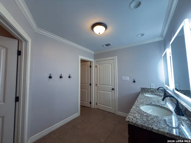 614 SHADYWOOD LN San Antonio, TX 78216