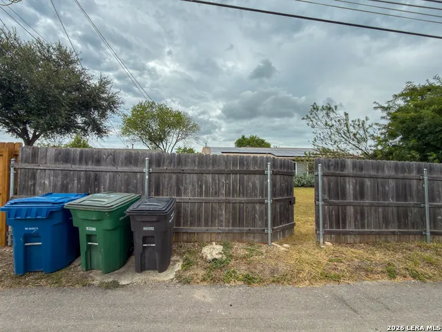 614 SHADYWOOD LN San Antonio, TX 78216