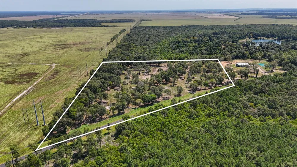 1977 County Road 105 Devers, TX 77538