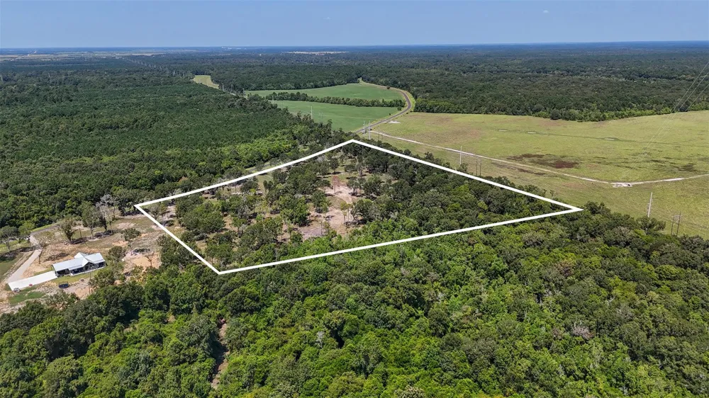 1977 County Road 105 Devers, TX 77538
