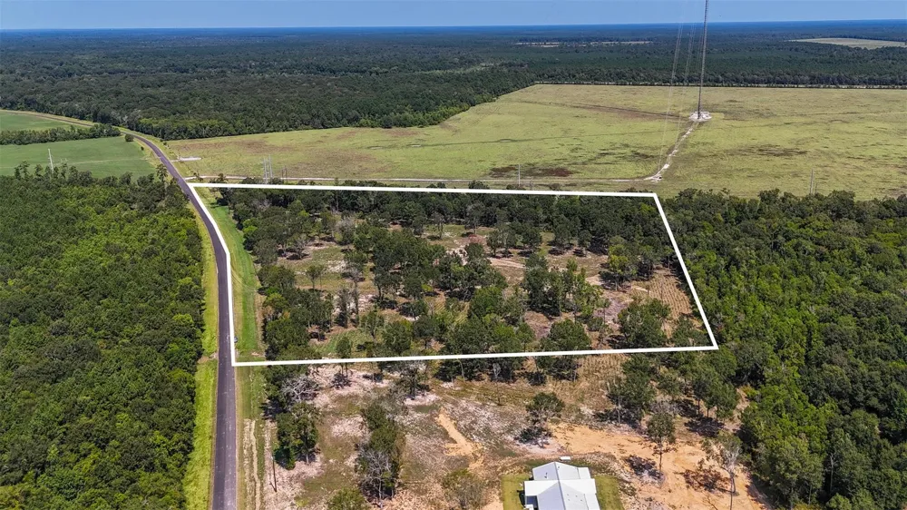 1977 County Road 105 Devers, TX 77538