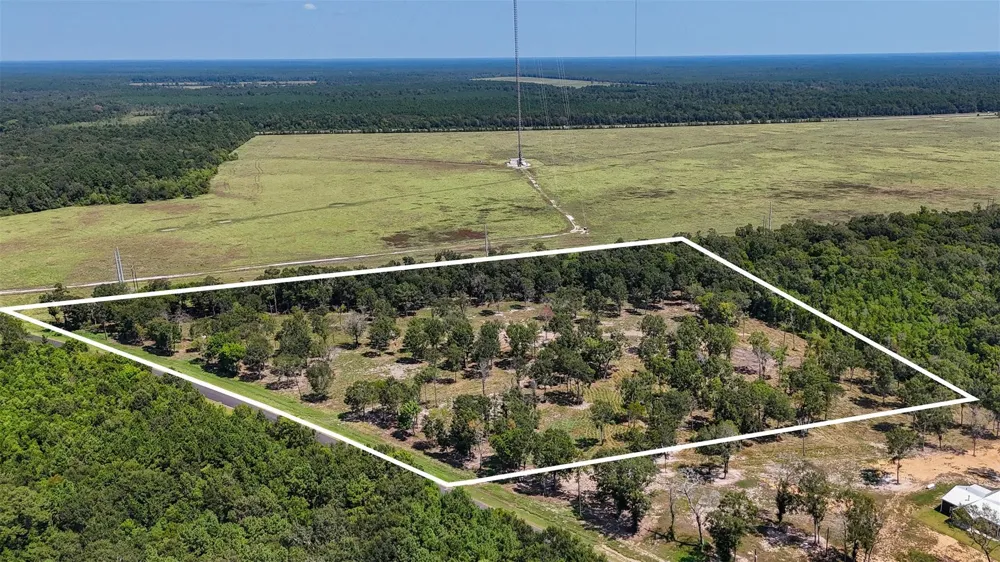 1977 County Road 105 Devers, TX 77538