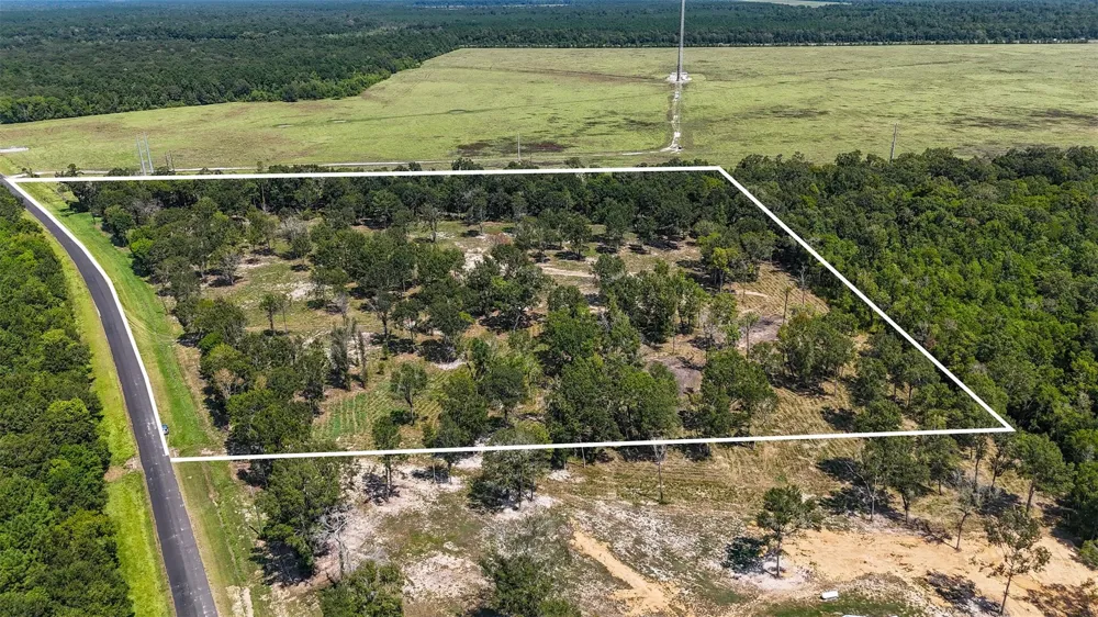 1977 County Road 105 Devers, TX 77538