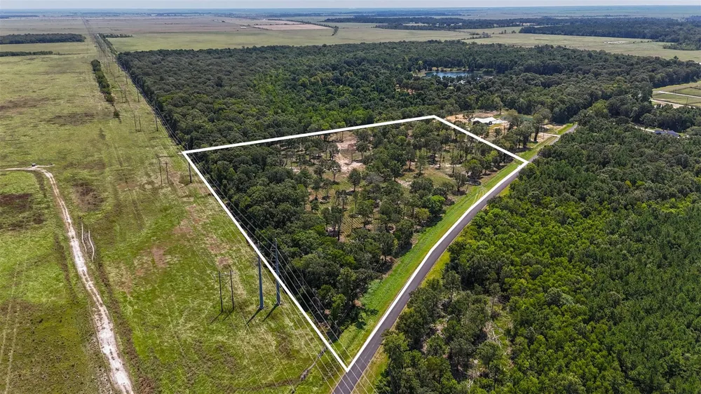 1977 County Road 105 Devers, TX 77538