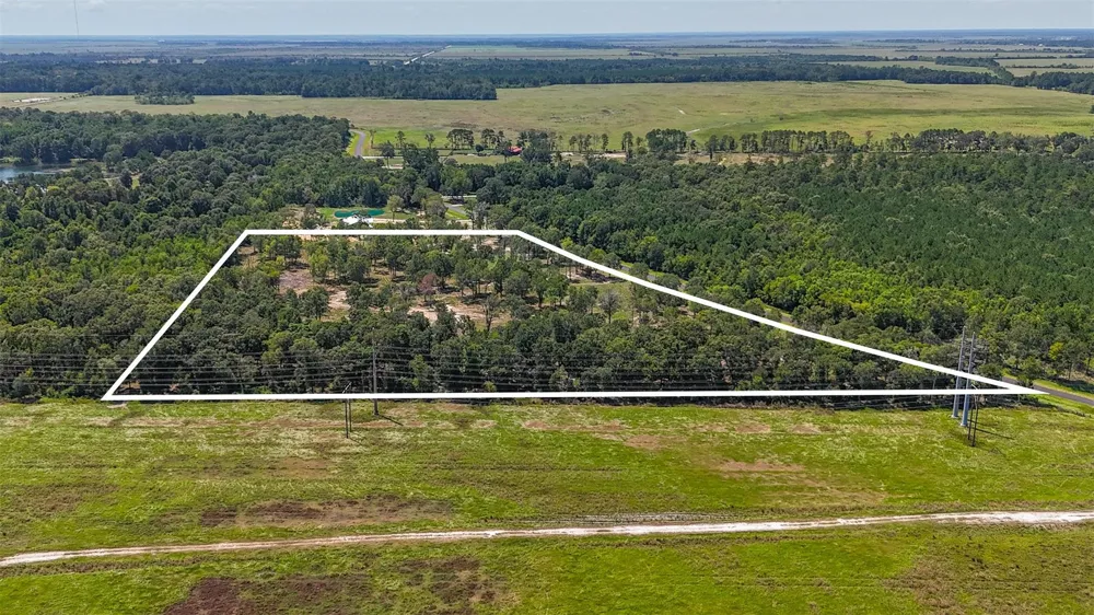 1977 County Road 105 Devers, TX 77538