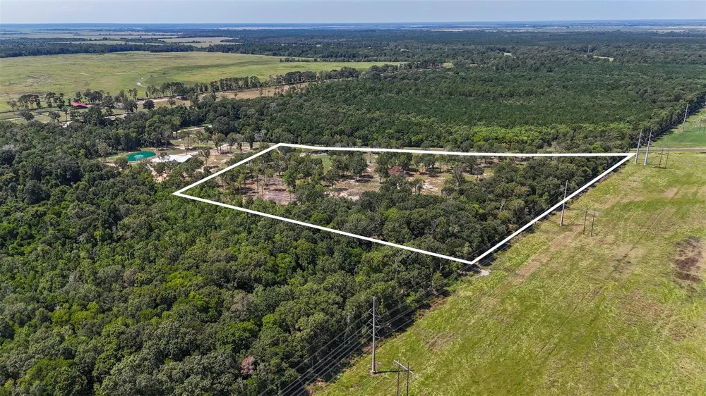 1977 County Road 105 Devers, TX 77538