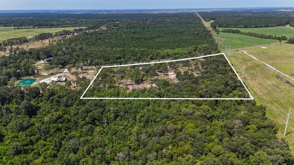 1977 County Road 105 Devers, TX 77538