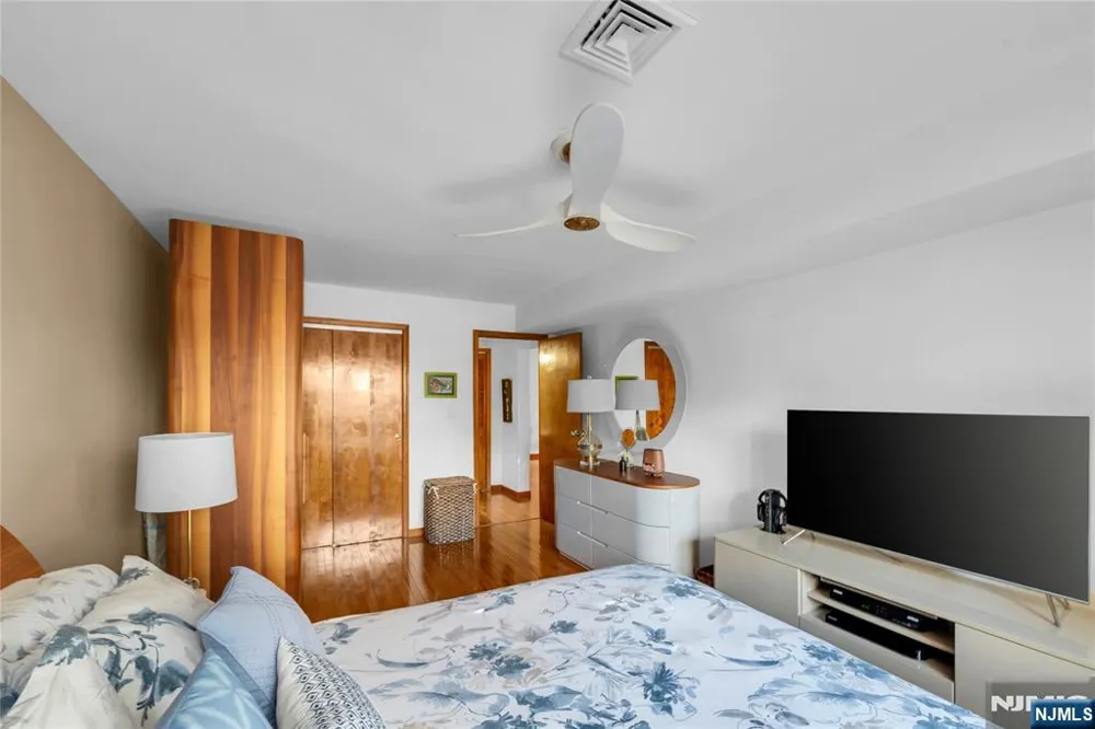 9249 Kennedy Boulevard 105 North Bergen, NJ 07047