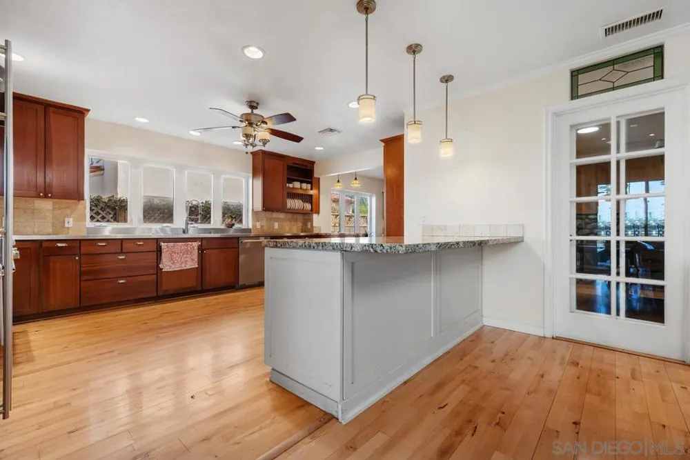 4282 Middlesex Drive San Diego, CA 92116