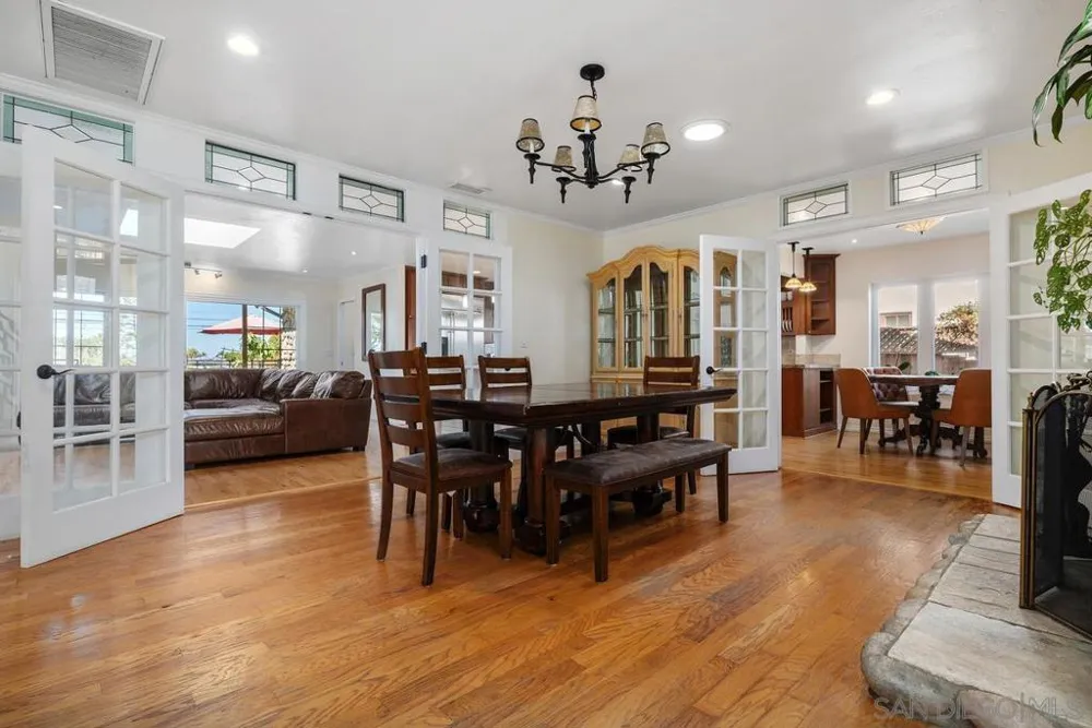 4282 Middlesex Drive San Diego, CA 92116