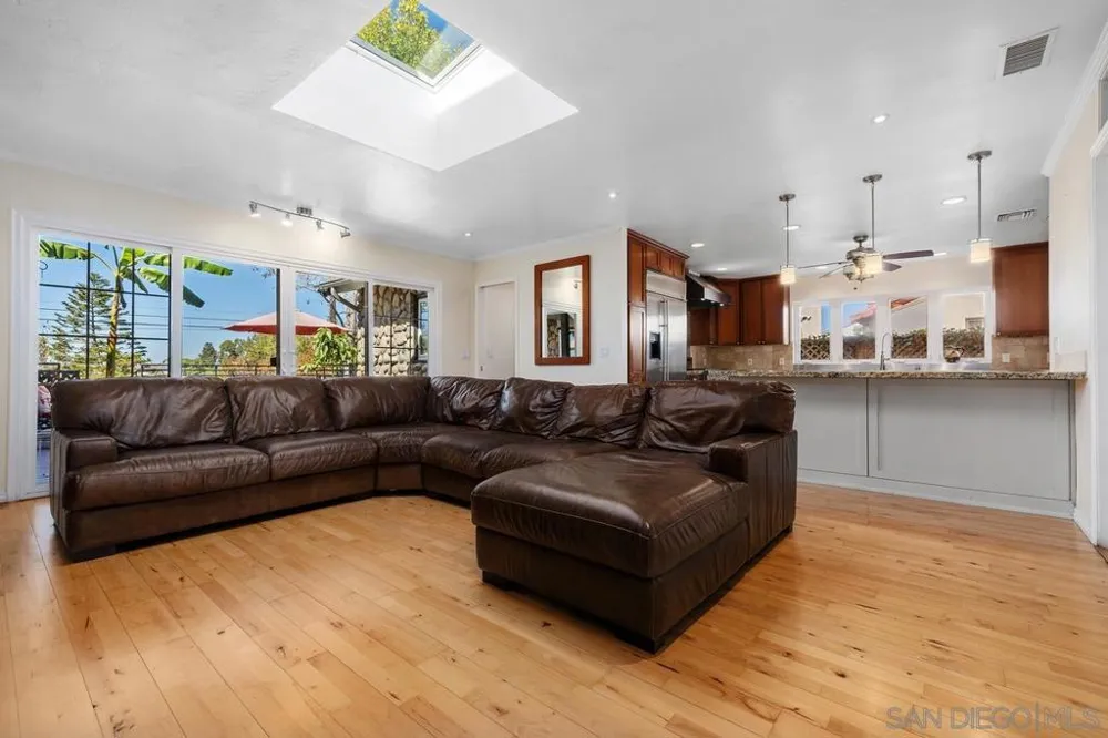 4282 Middlesex Drive San Diego, CA 92116