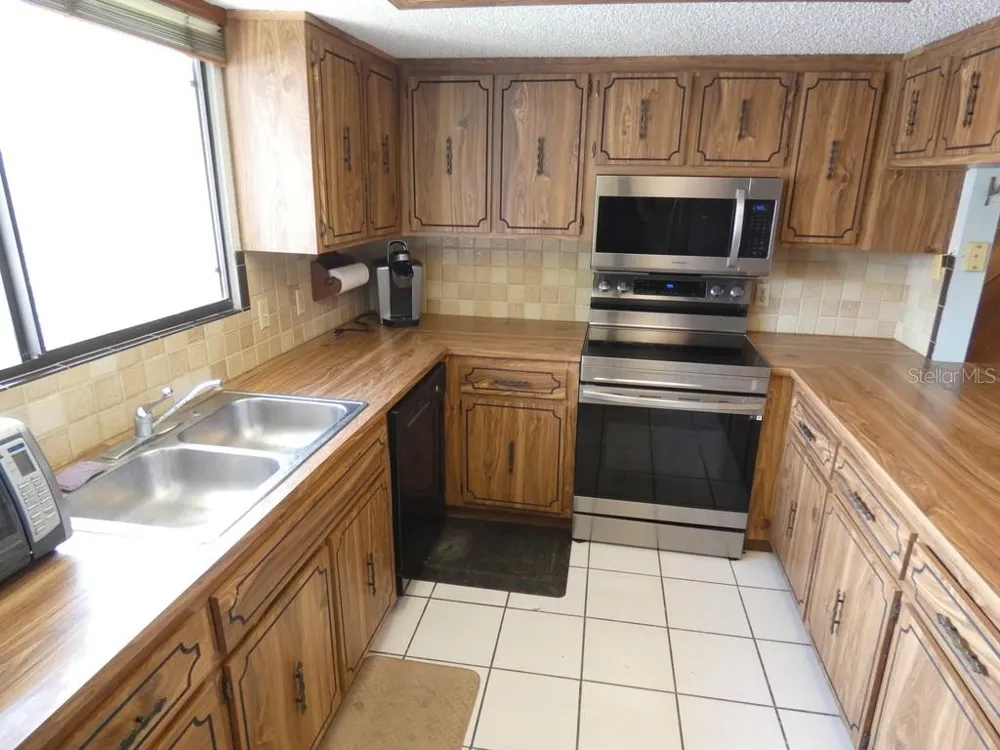 9940 EAGLES POINT CIRCLE #3 Port Richey, FL 34668