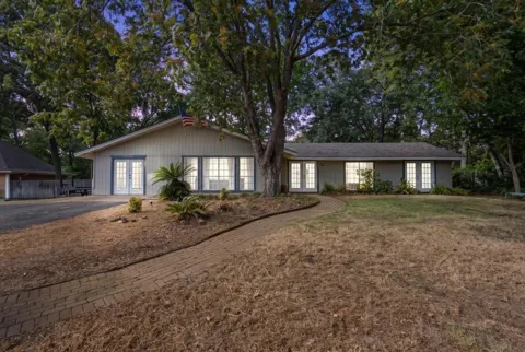 1715 Leisure Lane