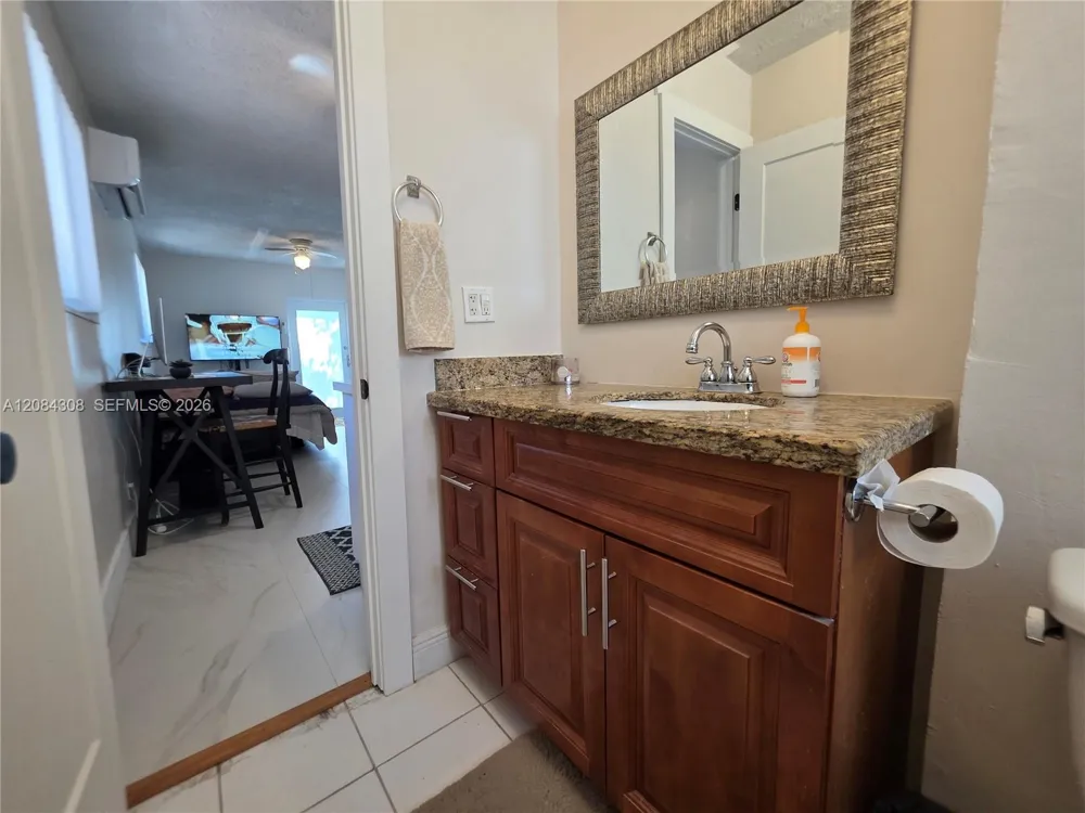 1430 68th Ave #B Hollywood, FL 33024