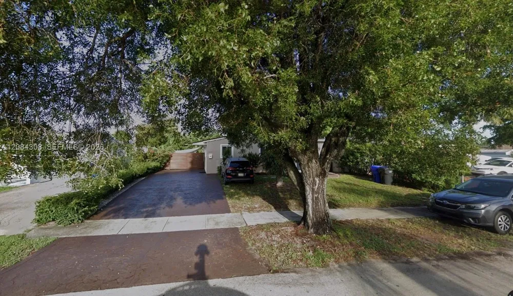 1430 68th Ave #B Hollywood, FL 33024