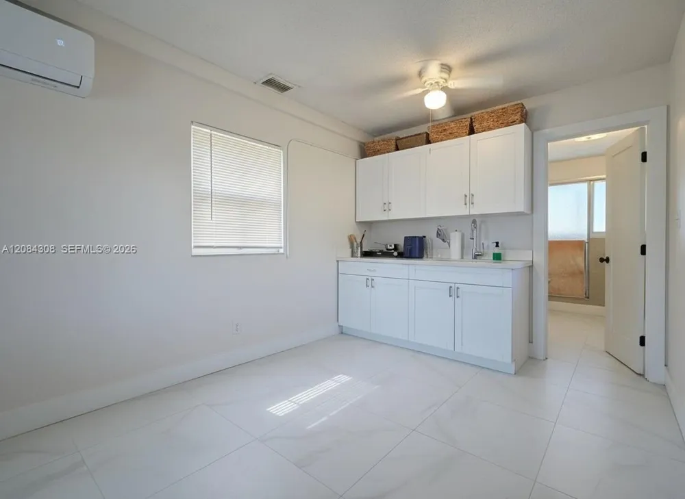 1430 68th Ave #B Hollywood, FL 33024