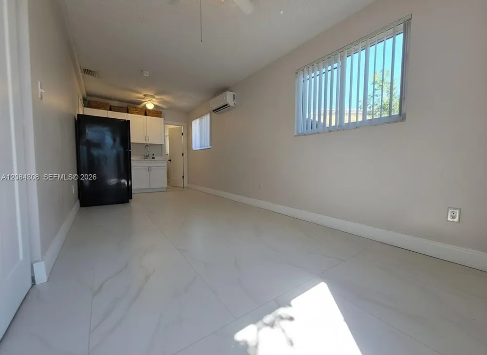 1430 68th Ave #B Hollywood, FL 33024