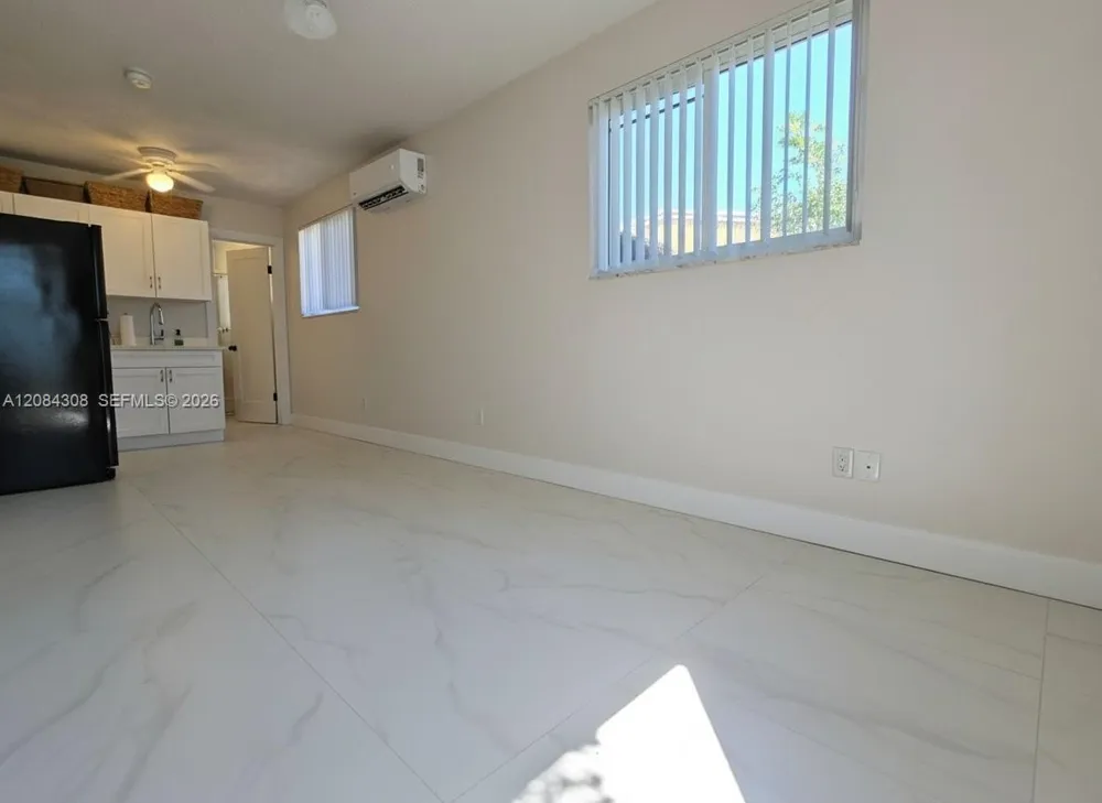 1430 68th Ave #B Hollywood, FL 33024