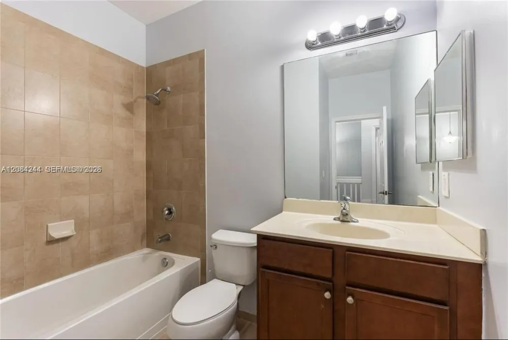 17067 SW 93rd St #17067 Miami, FL 33196