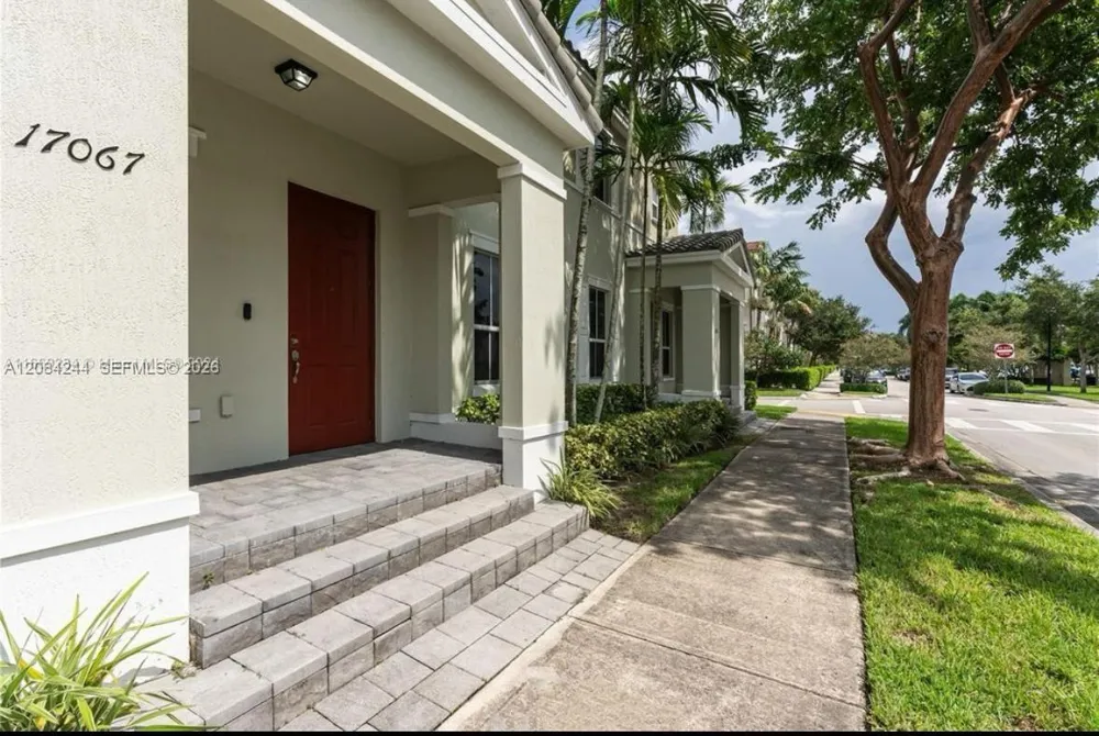 17067 SW 93rd St #17067 Miami, FL 33196