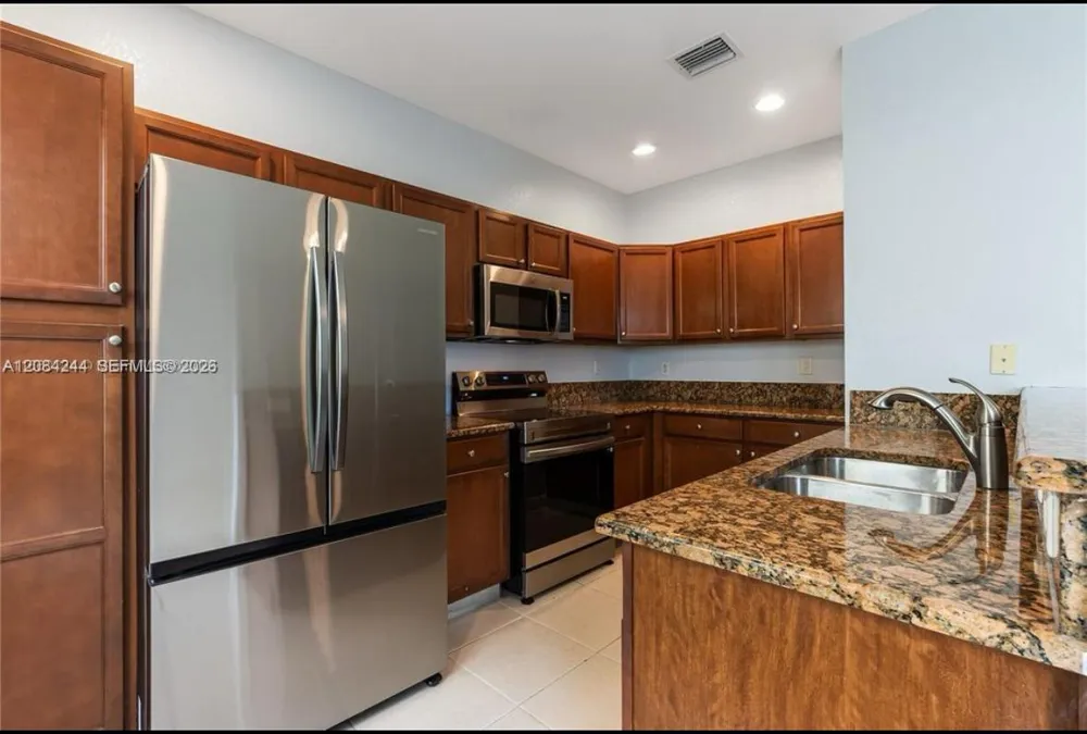 17067 SW 93rd St #17067 Miami, FL 33196