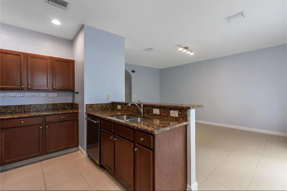 17067 SW 93rd St #17067 Miami, FL 33196