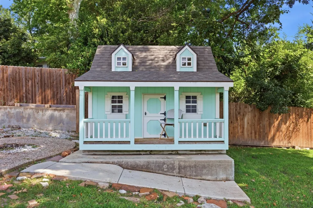4817 Winthrop Avenue E Fort Worth, TX 76116