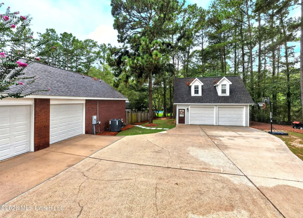 207 Longleaf Drive Petal, MS 39465