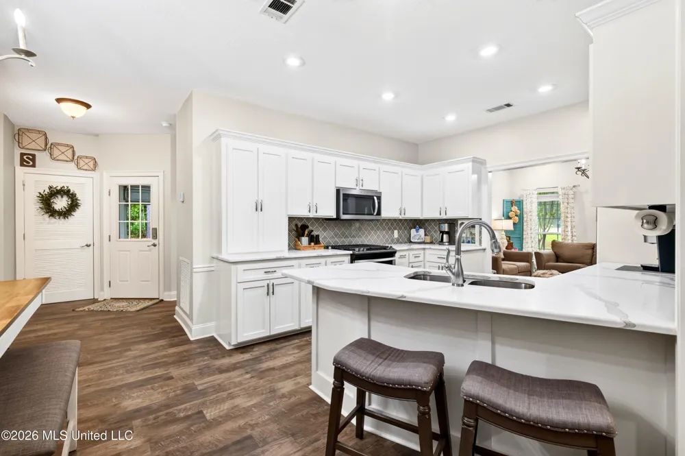 207 Longleaf Drive Petal, MS 39465