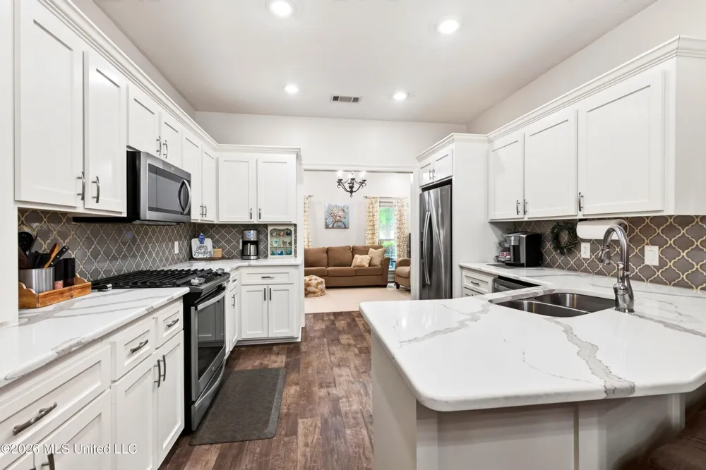 207 Longleaf Drive Petal, MS 39465