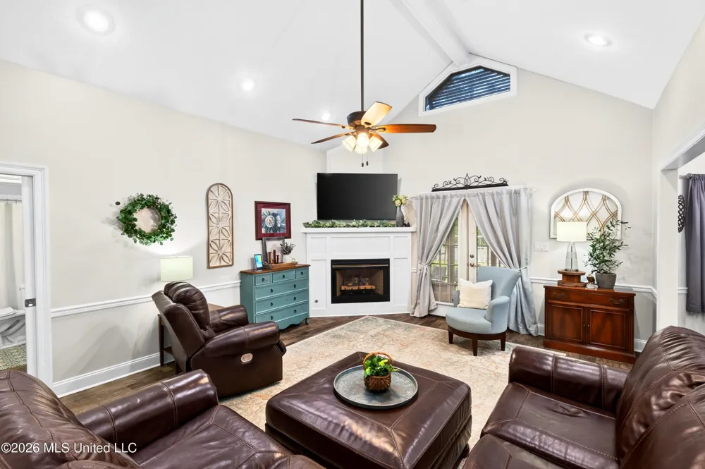 207 Longleaf Drive Petal, MS 39465