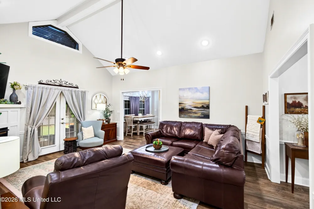 207 Longleaf Drive Petal, MS 39465