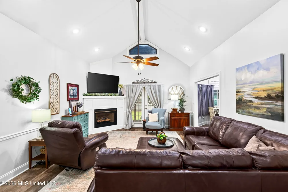 207 Longleaf Drive Petal, MS 39465