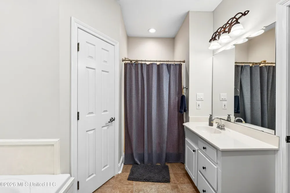 207 Longleaf Drive Petal, MS 39465