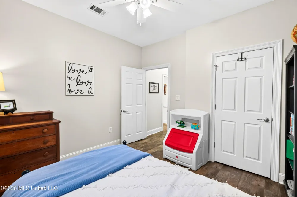207 Longleaf Drive Petal, MS 39465