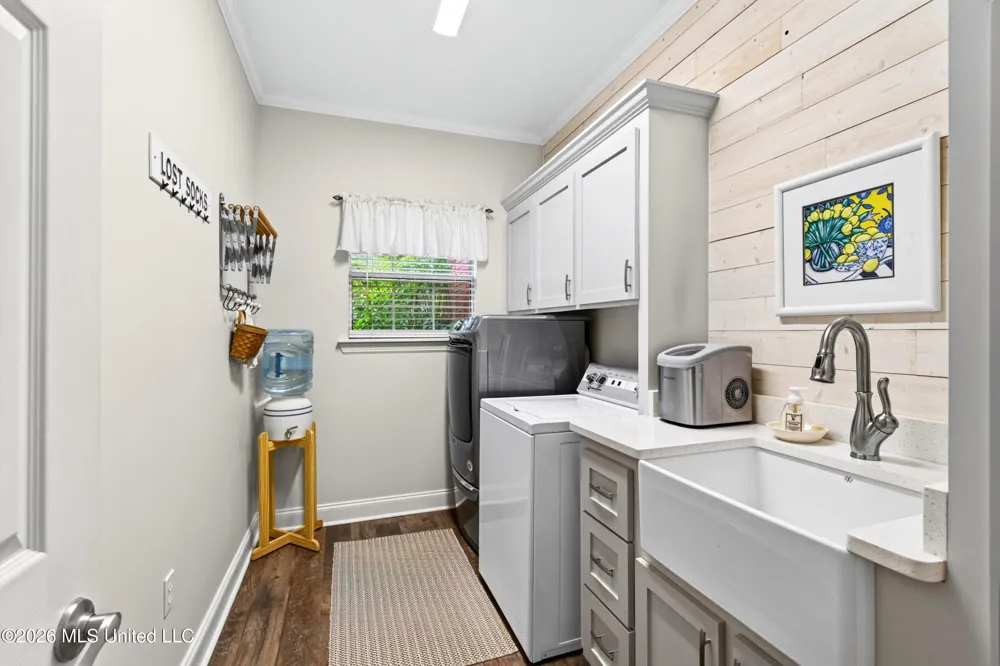 207 Longleaf Drive Petal, MS 39465