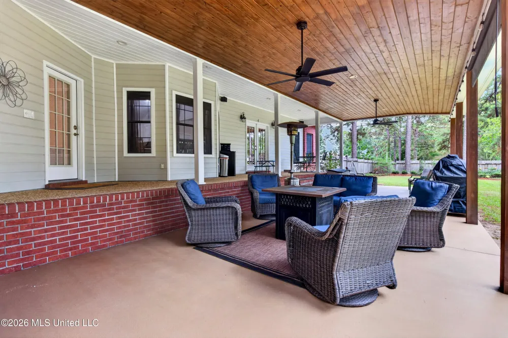 207 Longleaf Drive Petal, MS 39465