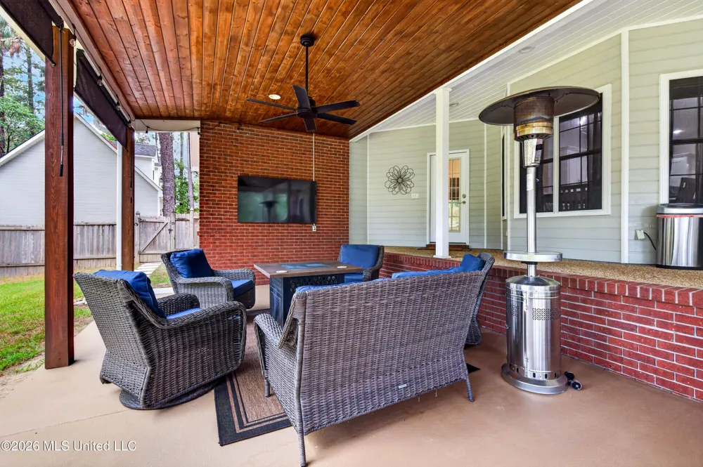 207 Longleaf Drive Petal, MS 39465