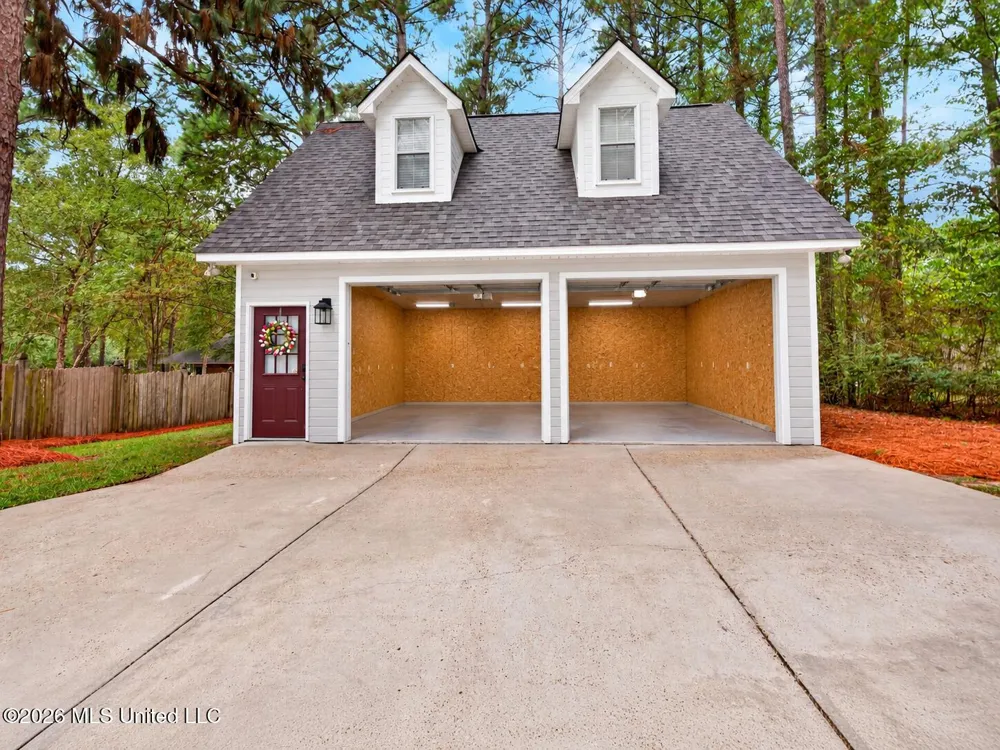 207 Longleaf Drive Petal, MS 39465