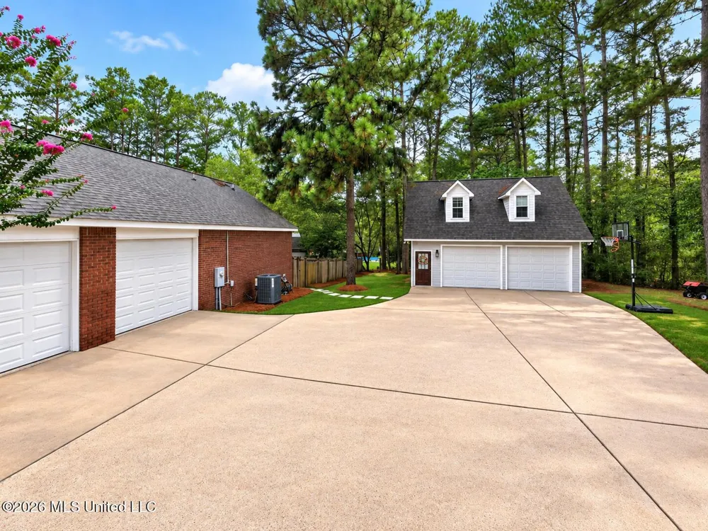 207 Longleaf Drive Petal, MS 39465