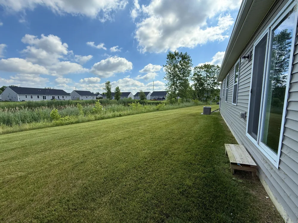 10284 Swan Lake Circle Ypsilanti, MI 48197