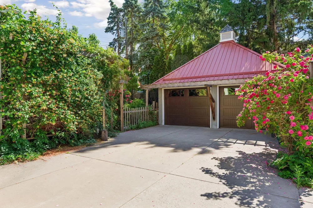 1929 James Avenue S Minneapolis, MN 55403