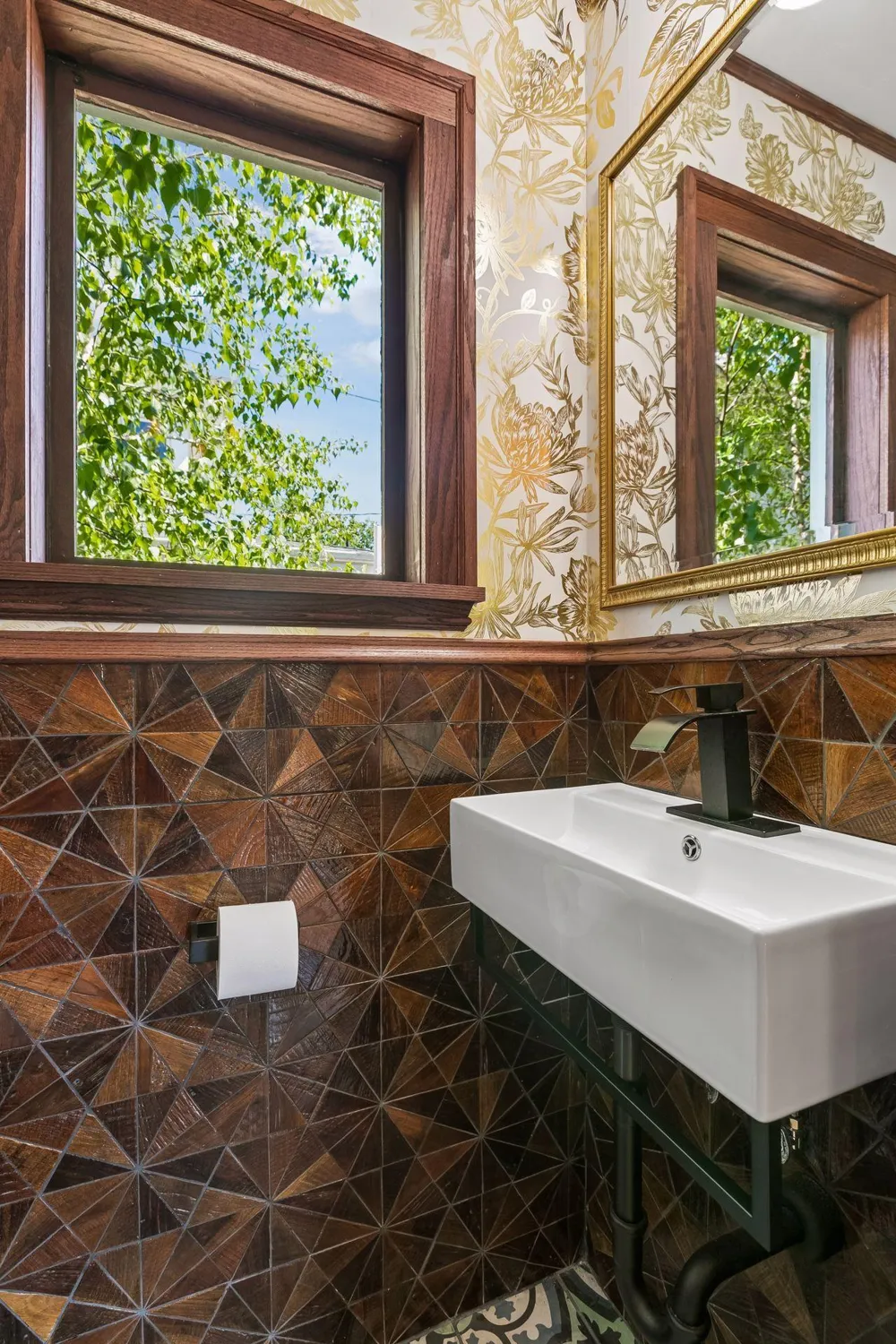 1929 James Avenue S Minneapolis, MN 55403