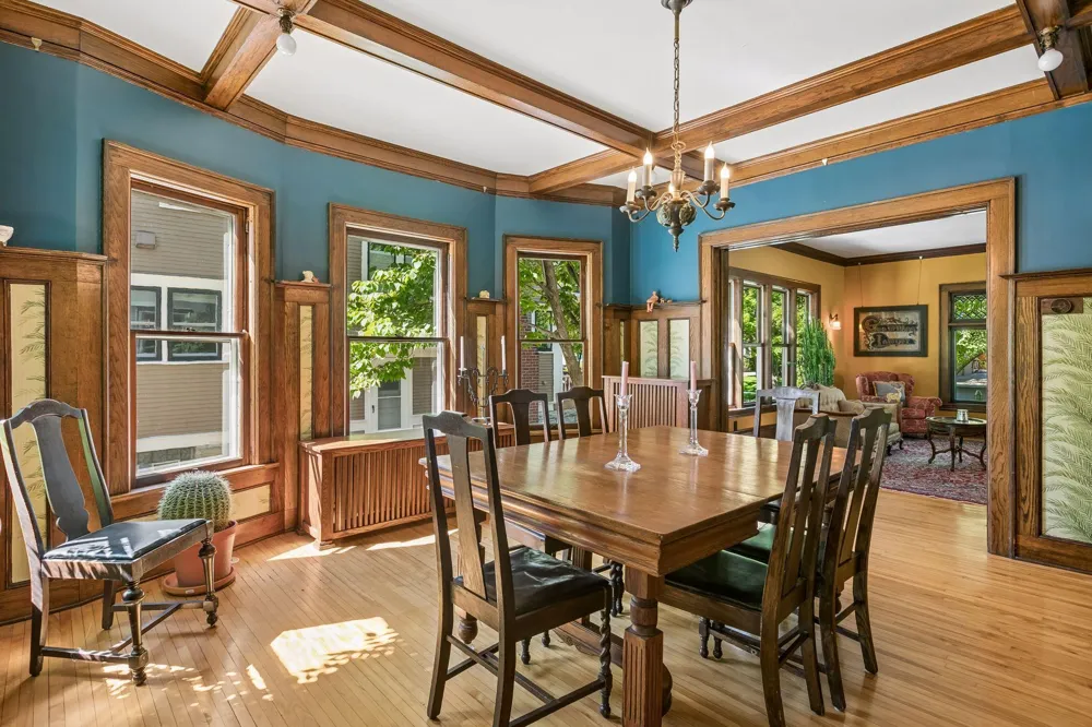 1929 James Avenue S Minneapolis, MN 55403